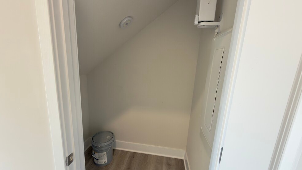 Storage Room - 106 Hopi Pl