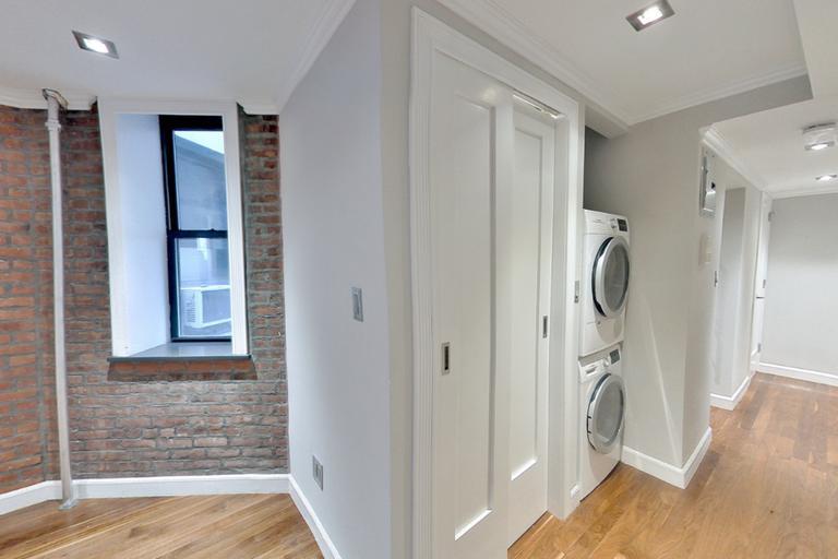 Primary Photo - 209 E 25th St