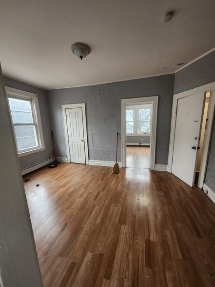 Livingroom - 32 Leo Pl