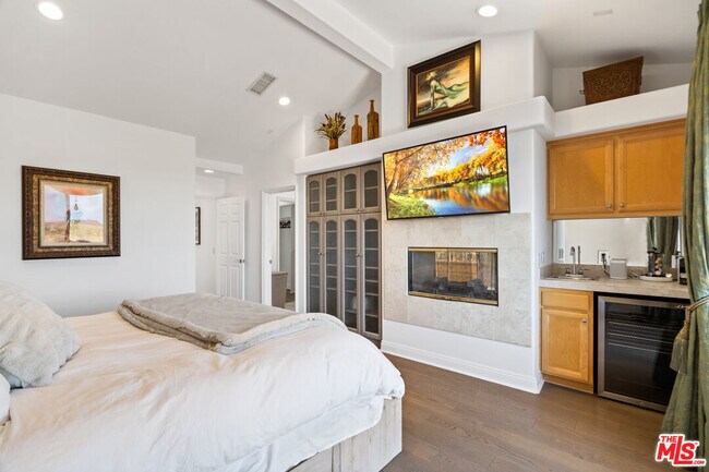 Building Photo - 6450 Lunita Rd