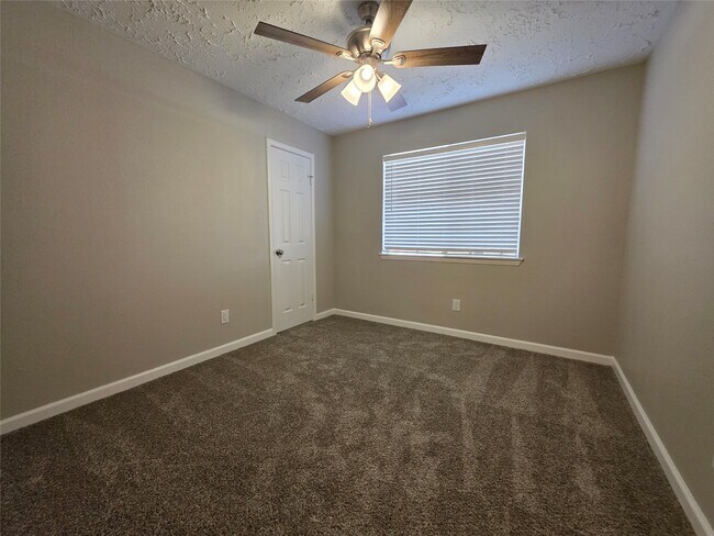 Building Photo - 406 Capehill Dr