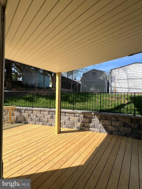 Building Photo - 352 W 11th St