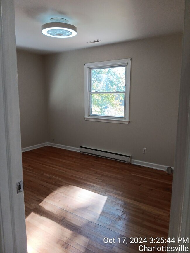 Building Photo - Spacious 5-Bedroom 2 Bath  Home in Historic Downtown Charlottesville