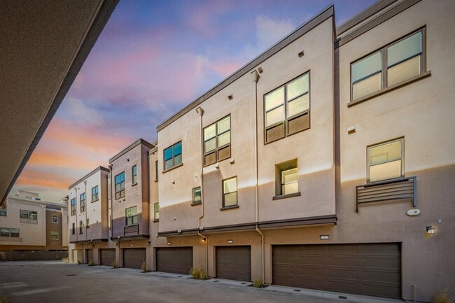 Building Photo - 302 Tea Tree Terrace