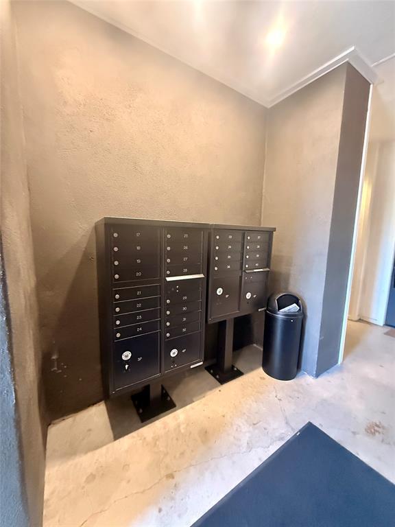 Building Photo - 207 W Johanna St