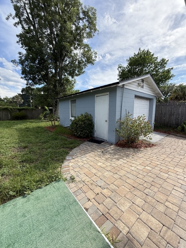 Building Photo - 9834 Elaine Rd