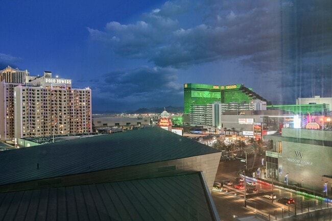 Building Photo - Studio with incredible views of the Strip!