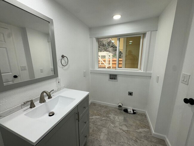 Building Photo - Updated 3 bedroom house