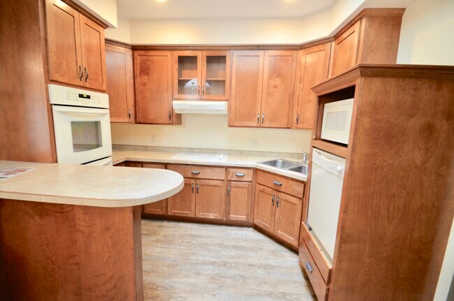 Building Photo - 27 5th St