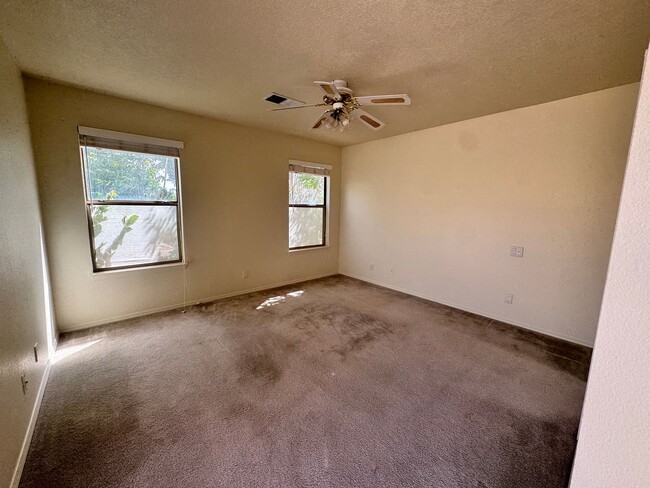 Building Photo - Beautiful 3 bedroom 2.5 bathroom NW Albuquerque.