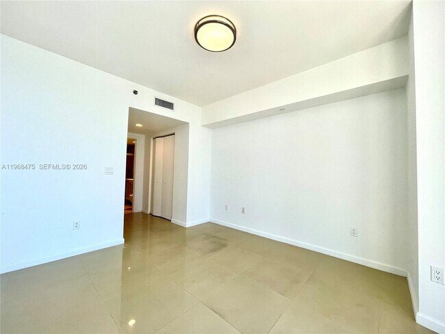 Building Photo - 495 Brickell Ave