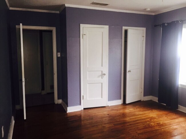 Building Photo - 615 Monroe St