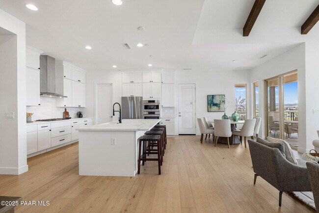 Building Photo - 1109 S Lakeview Dr