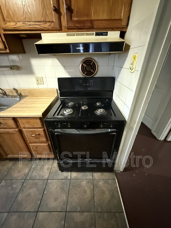 Building Photo - 10816 Spring Garden Dr