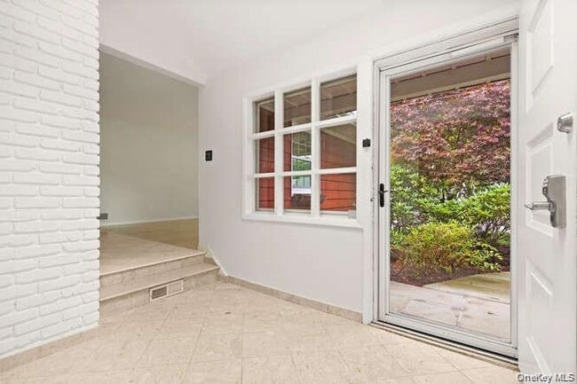 Building Photo - 93 Seton Dr