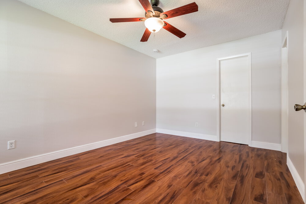 Building Photo - 402 E Springtree Way