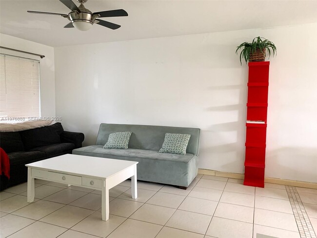 Building Photo - 1104 N 17th Ct