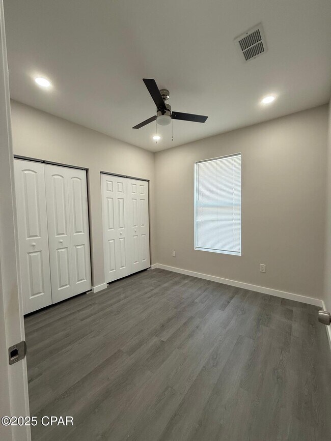 Building Photo - 2913 E 5th Ct