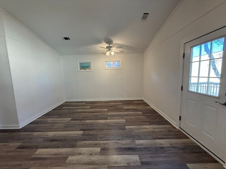 Building Photo - 1720 Aztec St