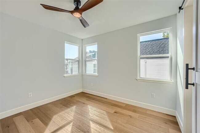 Building Photo - 1707 Perez St