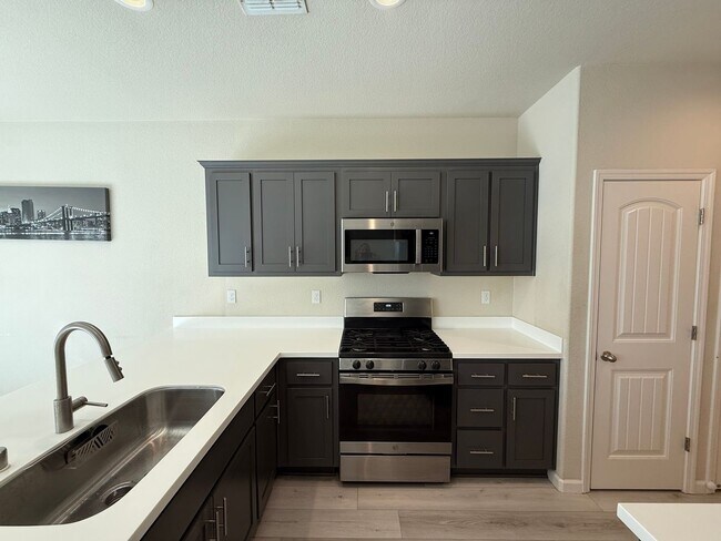 Building Photo - Two story home located in Sylvan School District!
