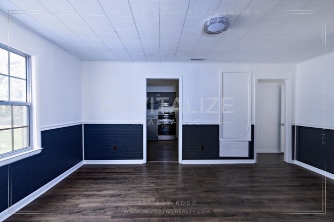 Building Photo - Updated 3 Bedroom/2 Bathroom Home in Mobile!