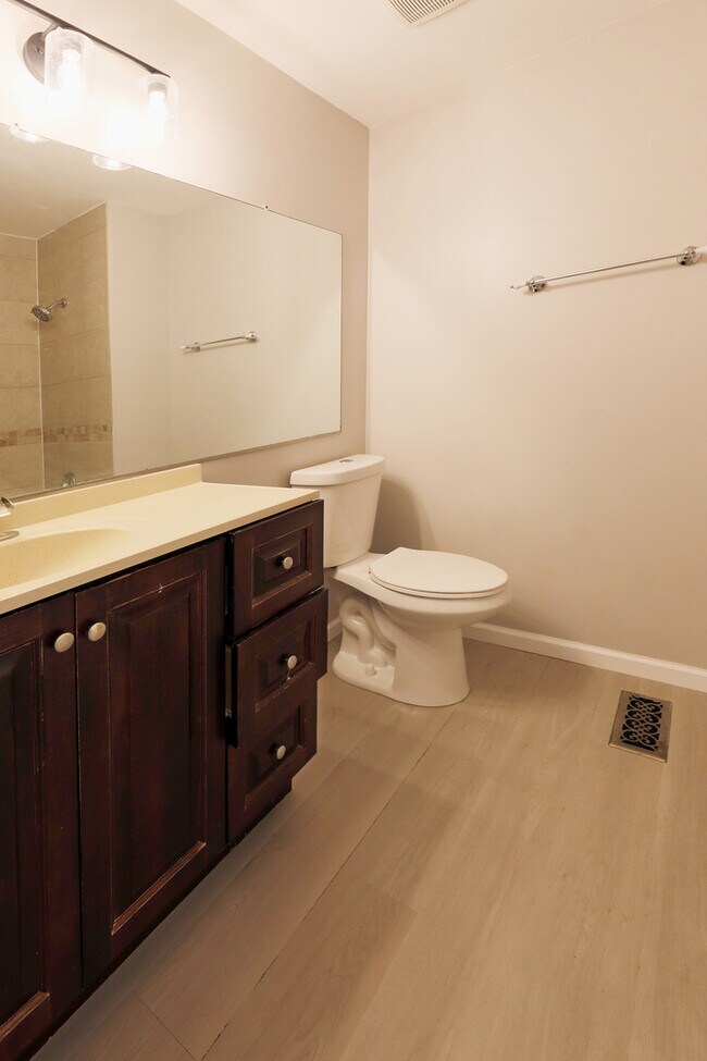 Building Photo - 329 Redwing Dr