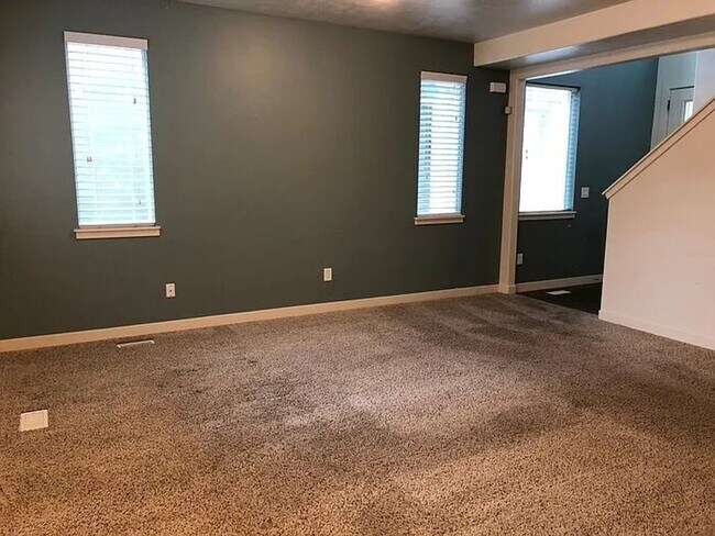 Building Photo - BEAUIFUL HOME!!!