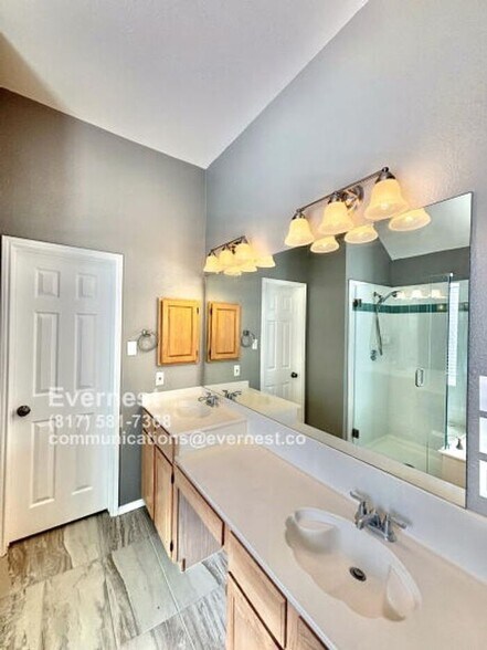 Building Photo - 1608 Willow Creek