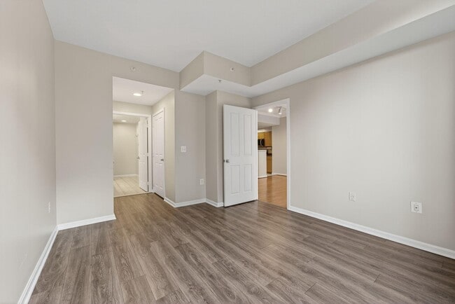 Building Photo - 2220 Fairfax Dr