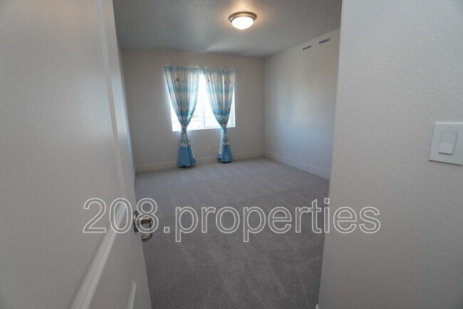 Building Photo - 245 E Caldera St