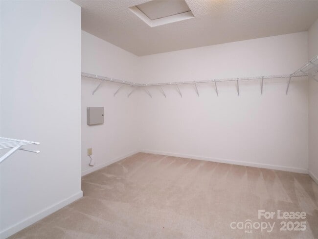 Building Photo - 910 Torsion Lane