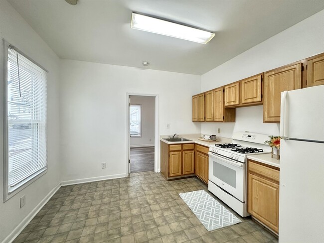 Building Photo - 1739 4th St