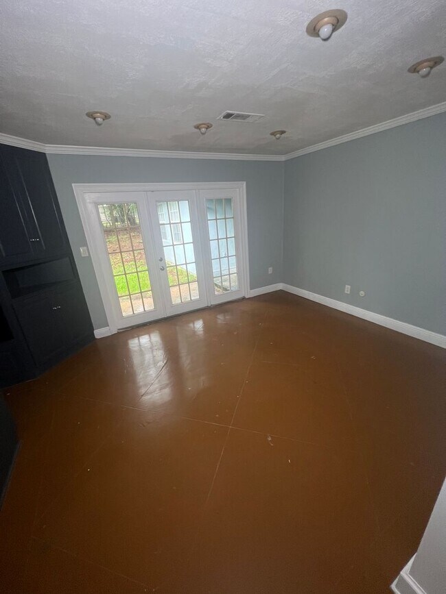 Building Photo - Beautiful 4/3 Home in North East Jackson