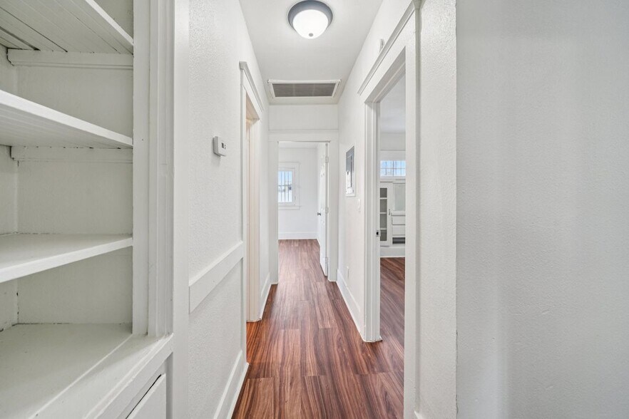 Building Photo - 280 E Orange St