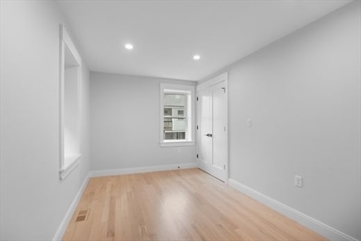 Building Photo - 22 James St