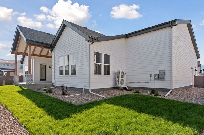 Building Photo - New Charming Berthoud Home with Modern Com...
