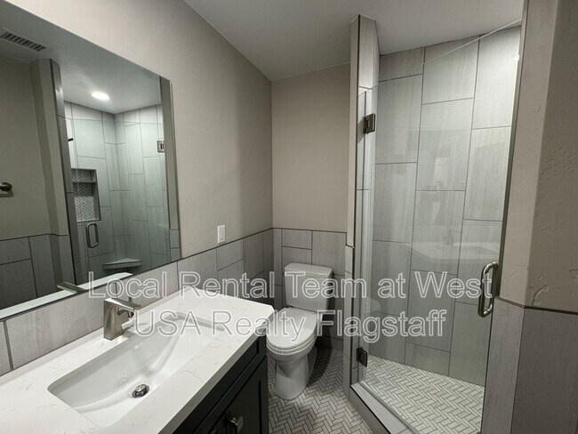 Building Photo - 2605 N Rose St