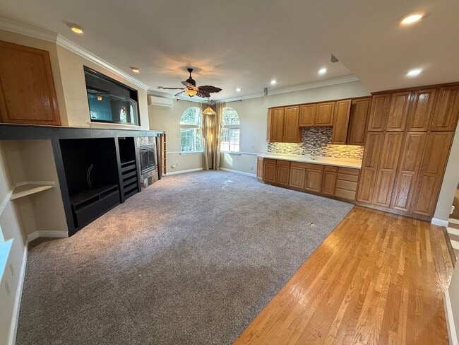 Building Photo - 4 Bed 3 Bath In West Alamo