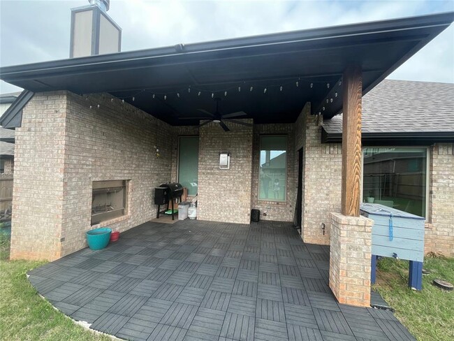 Building Photo - 5405 Carmel Crk Dr