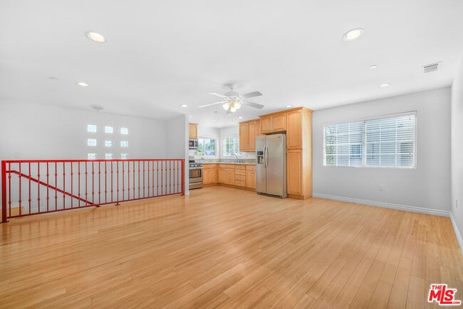 Building Photo - 741 N Las Palmas Ave