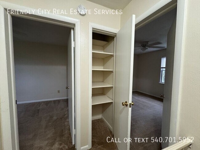 Building Photo - 447 S Main St