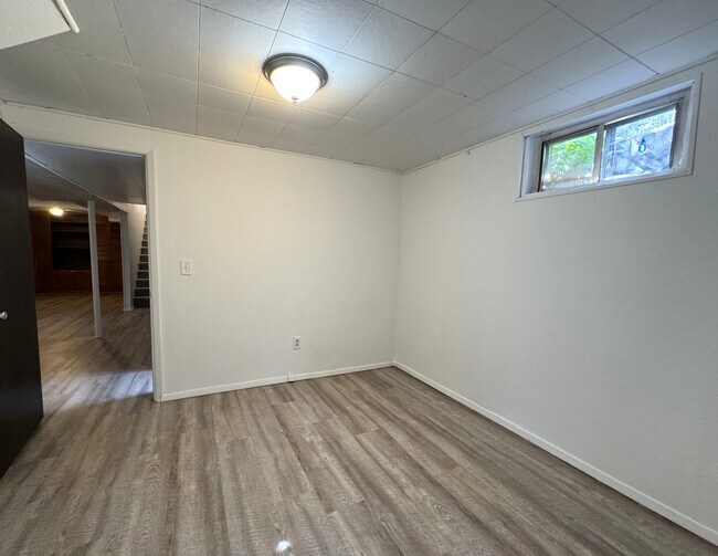 Building Photo - 321 S Salem St