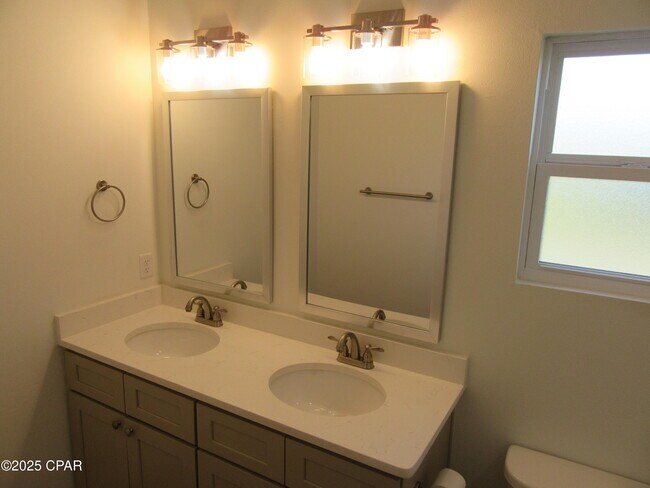 Building Photo - 2811 N Panama Ave