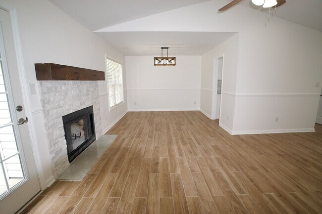 Building Photo - 210 Hayden Pl