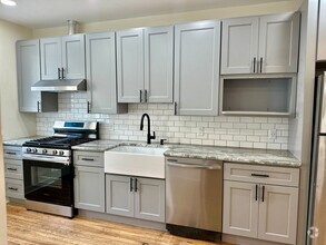 Building Photo - Charming 2-Bedroom Home in Port Richmond A...