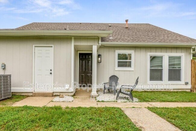 Building Photo - 2988 Christoval St