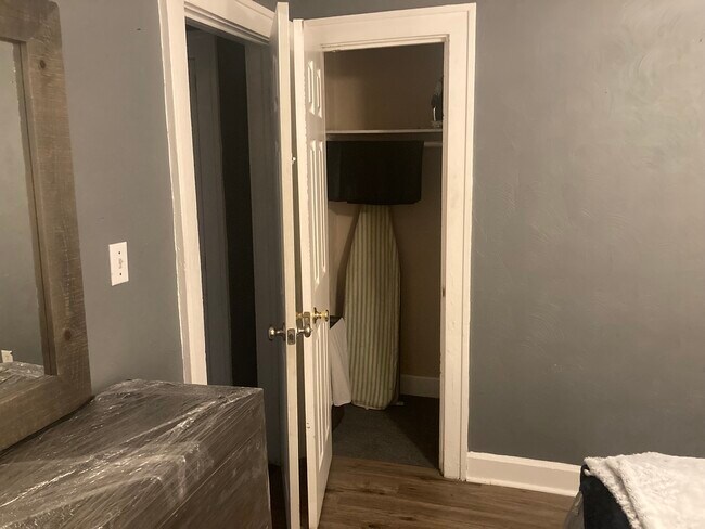 Building Photo - 5004 Euclid Ave