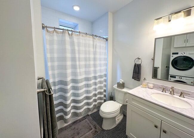 Building Photo - 315 Willow Ave