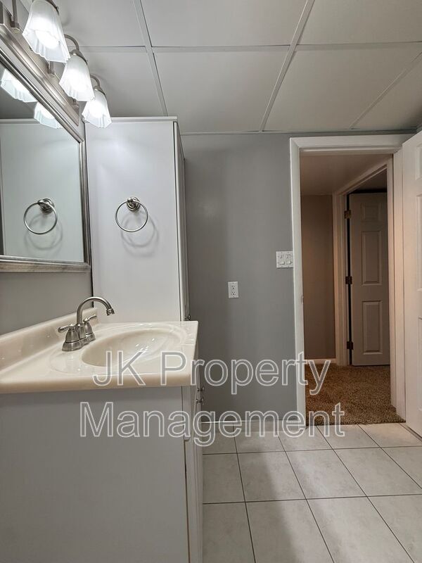 Building Photo - 512 52nd St S